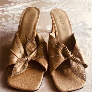 Gold Metaphor size 10 holiday heel shoes